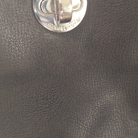 Michael Kors LG Tote - Picture 3 of 14